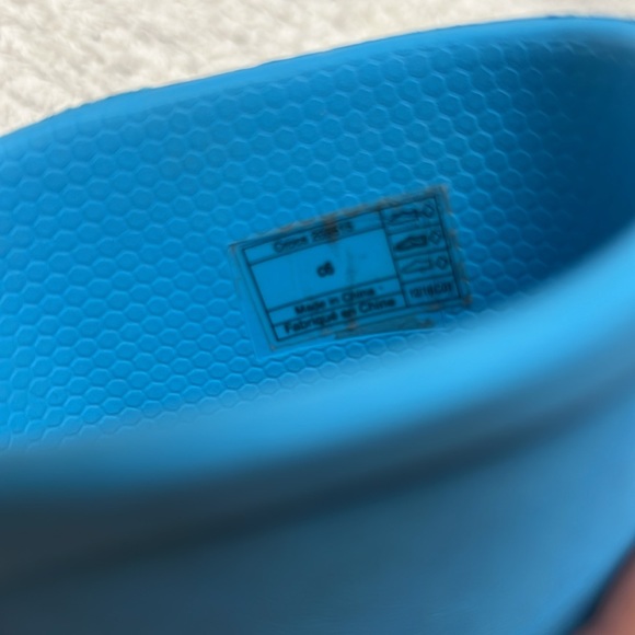 Crocs Kids' Bump It Rain Boot electric blue size C6. - Picture 5 of 9